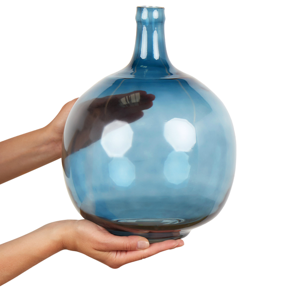 Zwölf Möbelgriffe mit Schrauben