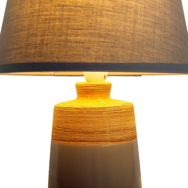 Tischleuchte mit Lampenschirm