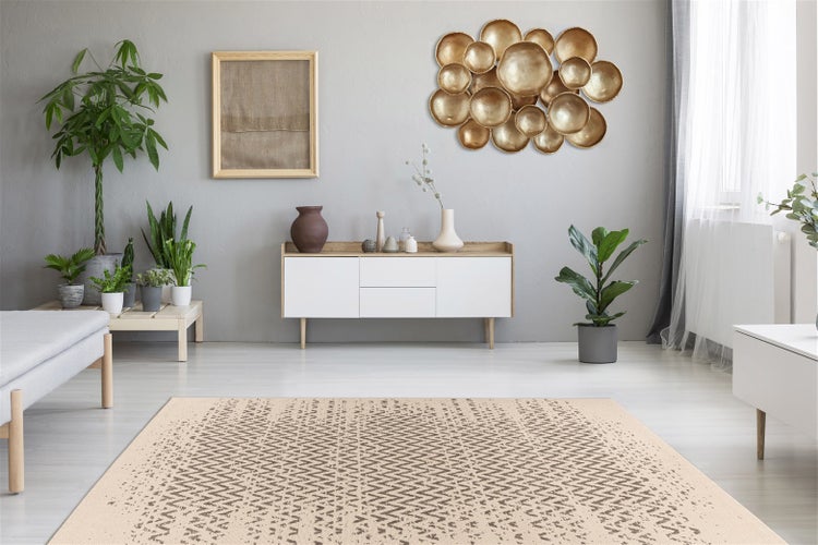 Teppich mit geometrischem Zickzack-Muster in einem hellen, modern eingerichteten Wohnzimmer mit Sideboard und Zimmerpflanzen.