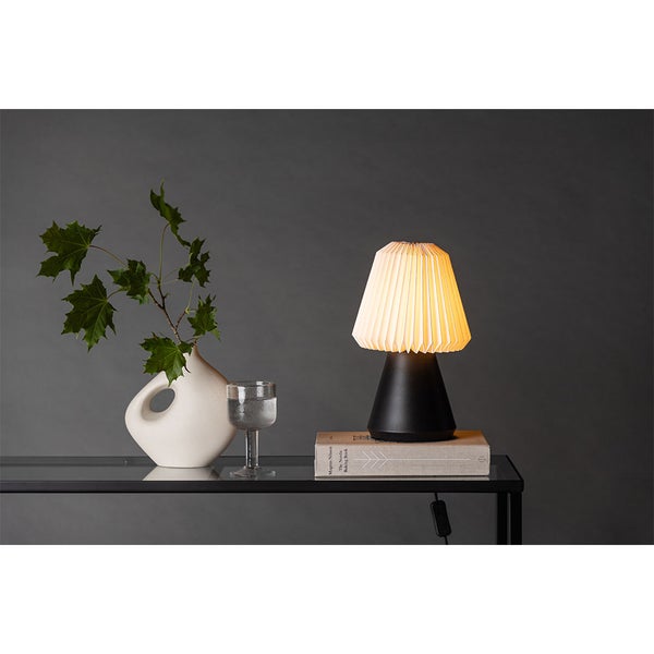 Fjällen Tischlampe schwarz. 20 X 20 X 33 cm