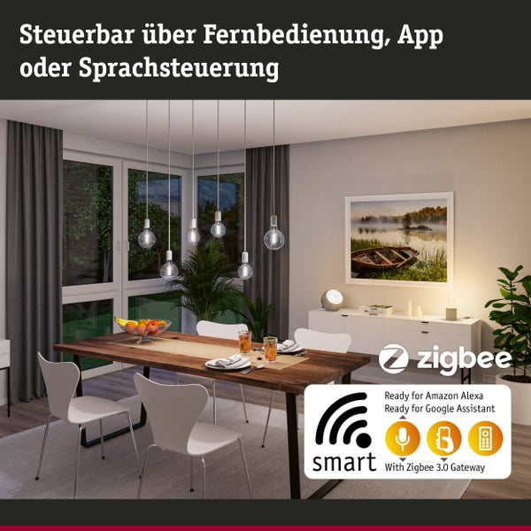 Doppeltor mit horizontalen Streben zwischen zwei Betonpfeilern