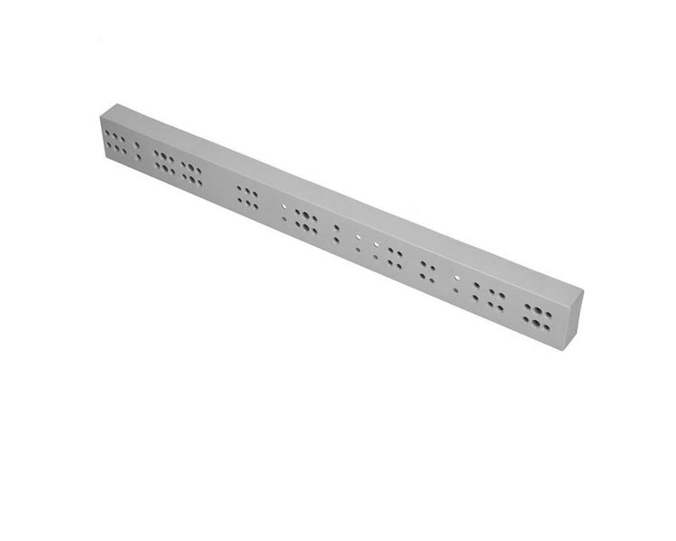 Längliches Montageprofil aus Metall mit gruppiertem Lochmuster für technische Installationen.