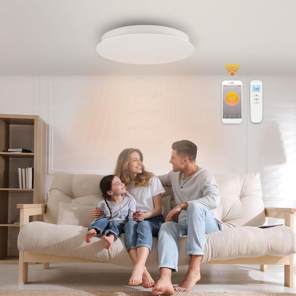 Szene mit Familie unter einer intelligenten Deckenleuchte, die per Smartphone und Fernbedienung gesteuert wird