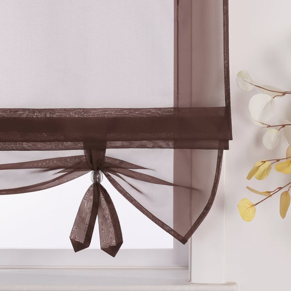 Raffrollo am Fenster mit dekorativer Schleife