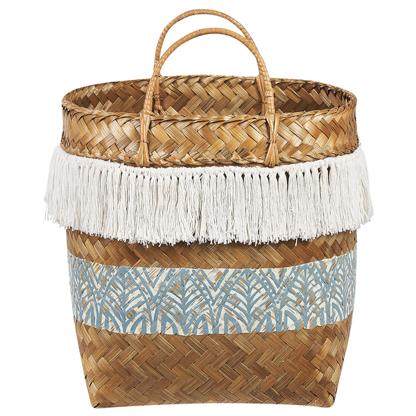 Dekorativer Korb aus geflochtenem Material mit Fransen und Muster