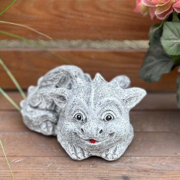 Gartenfigur kleiner Drache in Steinoptik, liegend, mit großen Augen