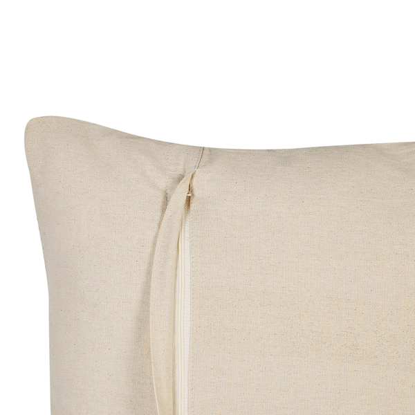 Nahaufnahme eines hellen Kissenbezugs mit Reißverschluss