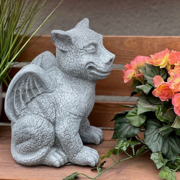 Gartenfigur Drache aus Kunststein als dekorative Dekoration für den Außenbereich