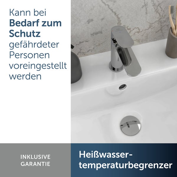 Moderne Waschbeckenarmatur mit Heißwassertemperaturbegrenzer an einem weißen Waschbecken in einem Badezimmer.