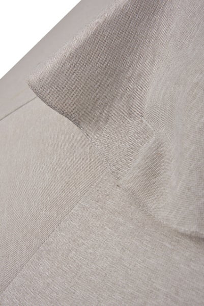Tapetenrolle mit floralem Muster