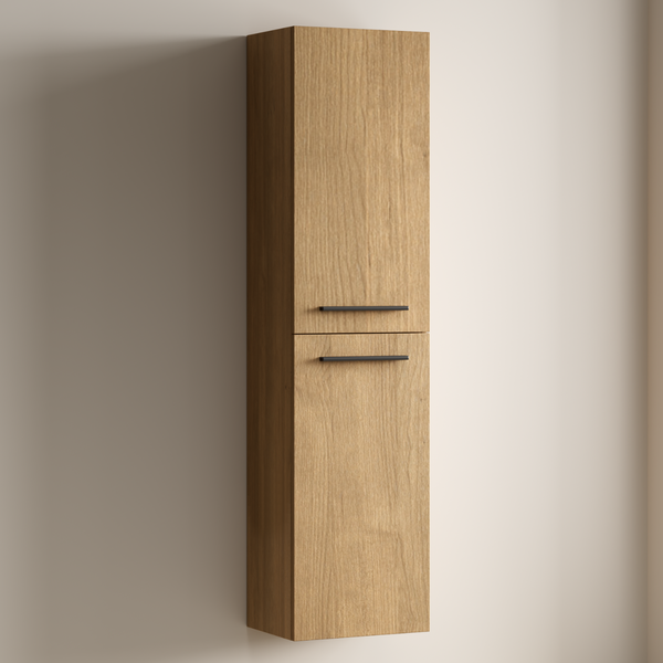 Hoher Badezimmerschrank in Holzoptik mit zwei Türen und schwarzen Griffen zur Wandmontage.