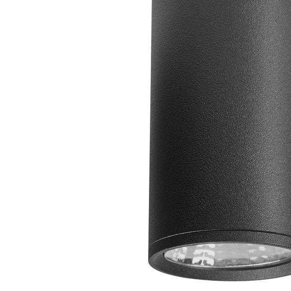 Schwarze Deckenleuchte aus Metall im Detail