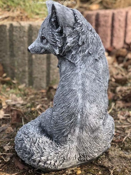 Steinfigur Fuchs aus Steinguss für die Gartendekoration