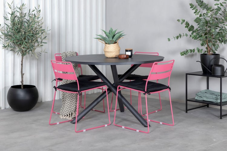 Detailansicht eines Teppichs mit gemustertem Design.