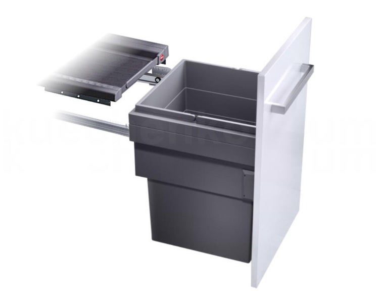 Einbau-Abfallsammler für Küchenunterschränke mit Frontauszug, grauer Kunststoffeimer und weiße Frontplatte.
