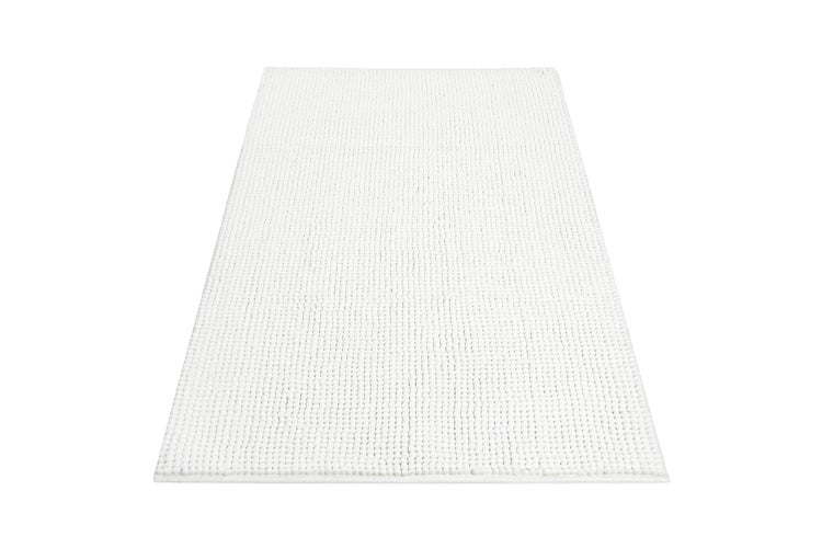 Rechteckige weiße Badematte aus Chenille mit weicher, genoppter Struktur.