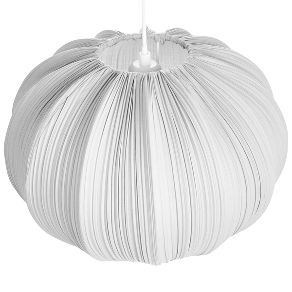 Modernes Badezimmer mit Waschtisch, Spiegel und beleuchtetem Regal