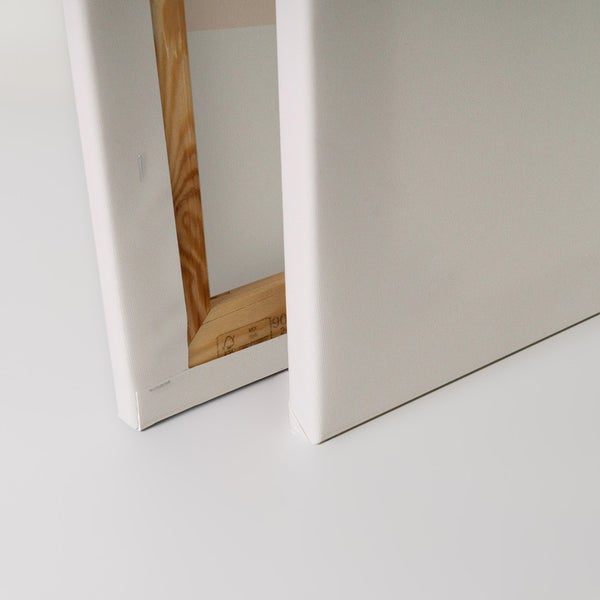 Zwei Keilrahmen mit Holzrahmen und Leinwandbespannung im Detail