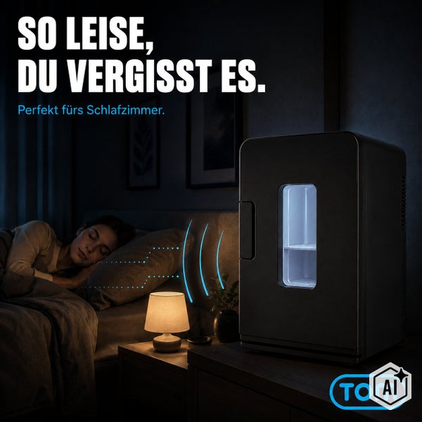 Leiser Minikühlschrank der Marke TOM für das Schlafzimmer mit Sichtfenster auf einem Nachttisch neben einer schlafenden Person.