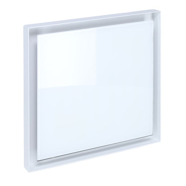 Quadratischer Wandlüfter mit flacher Frontabdeckung für die Belüftung von Wohnräumen.