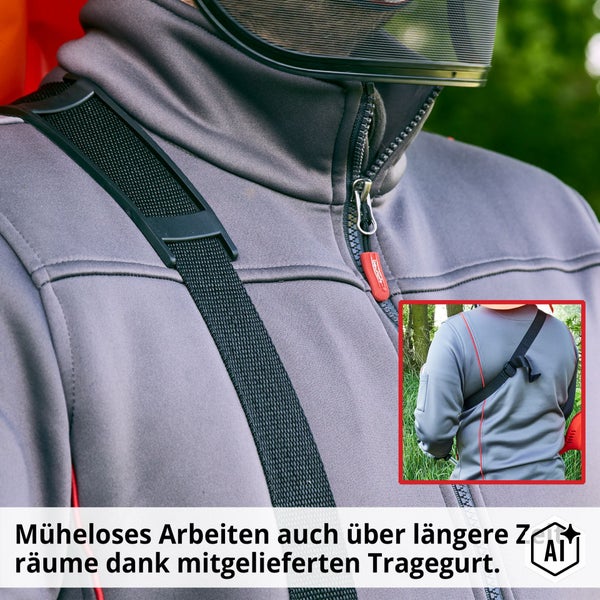 Person trägt einen verstellbaren Tragegurt für Gartenwerkzeuge über der Arbeitskleidung für komfortables Arbeiten.