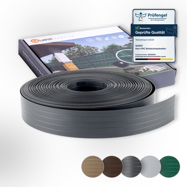 Quest Hart PVC Sichtschutzstreifen Rolle vor Produktverpackung mit Prüfengel Logo