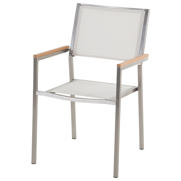 Stapelbarer Gartenstuhl aus Edelstahl mit Textilbespannung und Armlehnen mit Teakholz-Auflage.