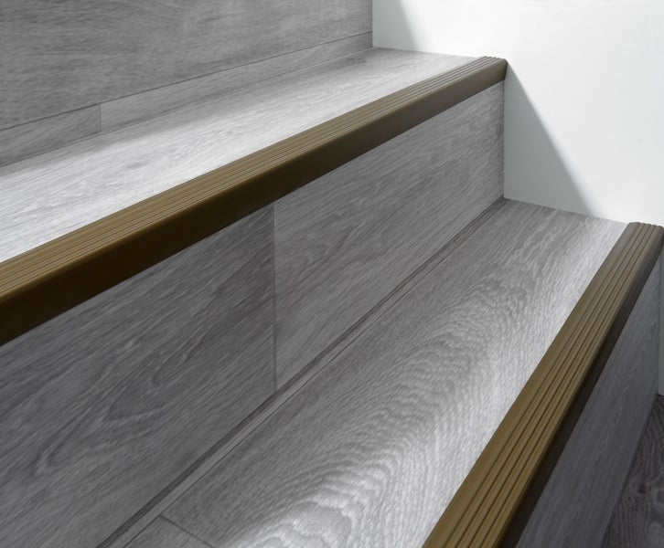 Treppenstufen mit Kantenschutzprofil