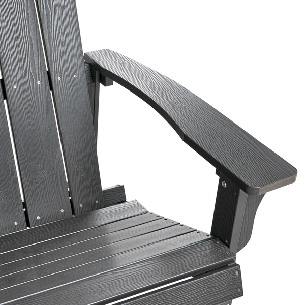 Detailansicht eines Adirondack-Stuhls mit Armlehne