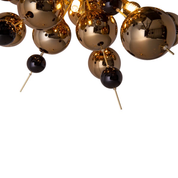 Deckenleuchte mit runden Lampenschirmen