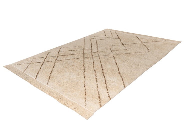 Beige rechteckiger Teppich mit geometrischem Linienmuster und Fransen.