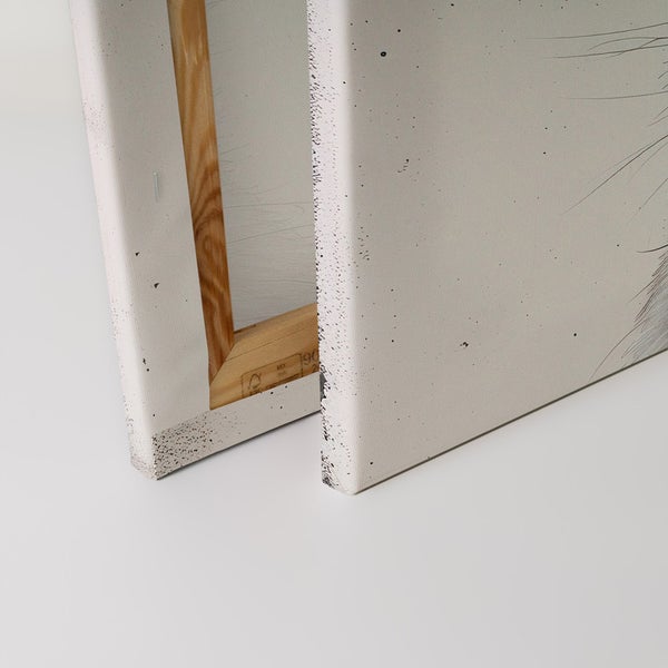 Nahaufnahme zweier Leinwände mit Holzrahmen