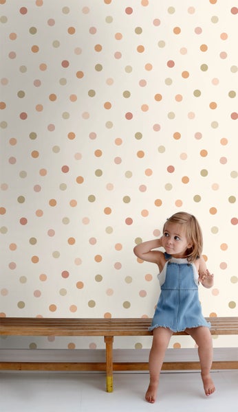 Tapete mit Punktmuster im Kinderzimmer