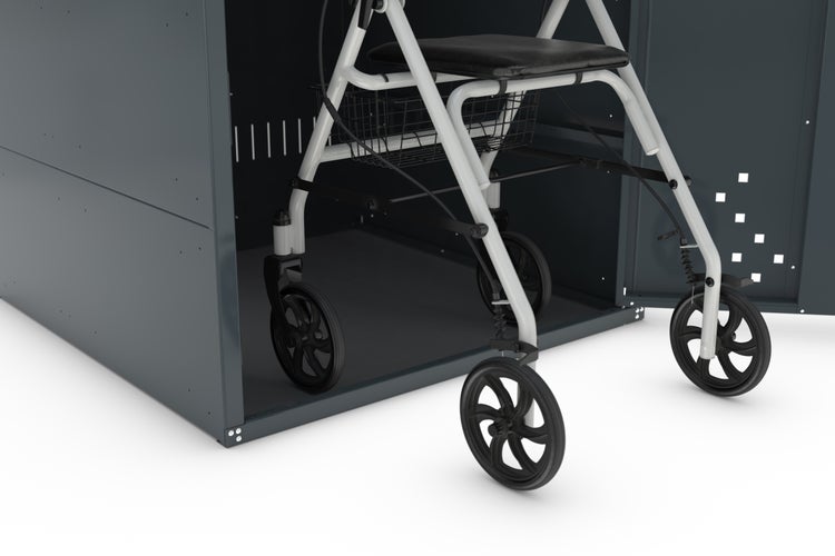 Rollator in einer grauen Aufbewahrungsbox