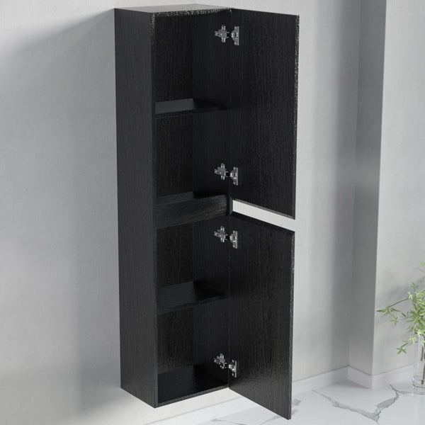 Wandhängender Bad-Hochschrank in dunkler Holzoptik mit zwei geöffneten Türen und Einlegeböden.
