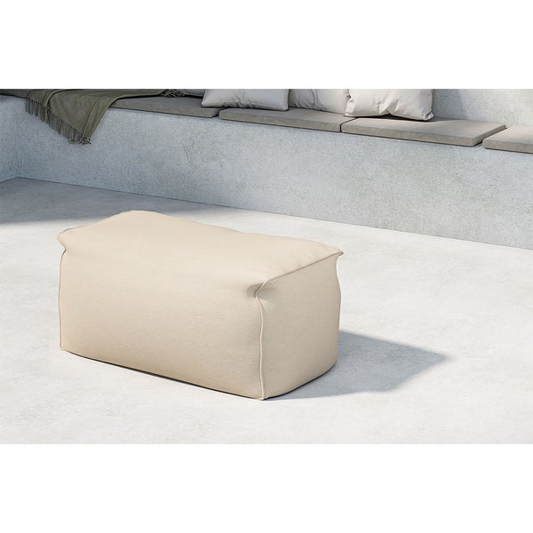 Beiger Sitzpouf aus Stoff als Dekoration