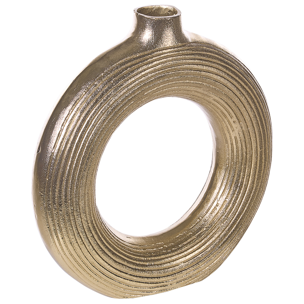 Dekorative goldfarbene Vase in Ringform auf einem Holztisch