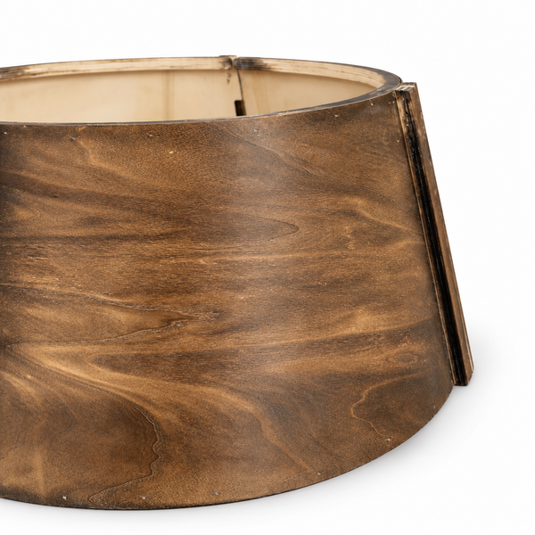 Runder Lampenschirm aus Holz in dunkler Optik zur Verwendung als Leuchtenzubehör