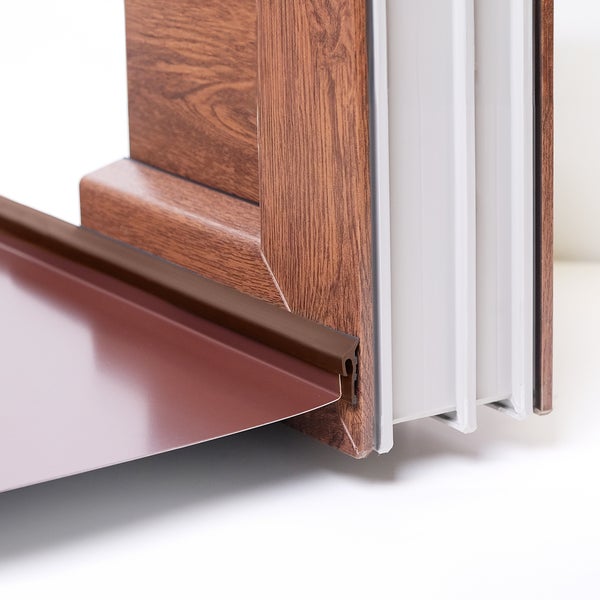Detailaufnahme eines Fensterrahmens mit Wetterschenkel
