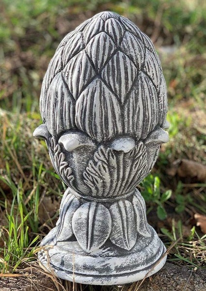 Dekorative Gartenfigur in Form einer Pinienzapfen Skulptur aus Stein