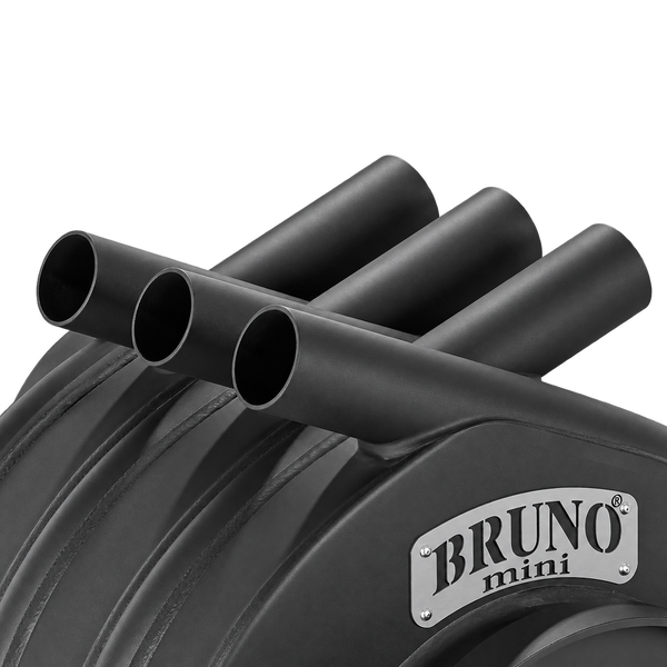 Bruno Mini Ofen mit markanten Metallrohren und Bruno Logo Plakette