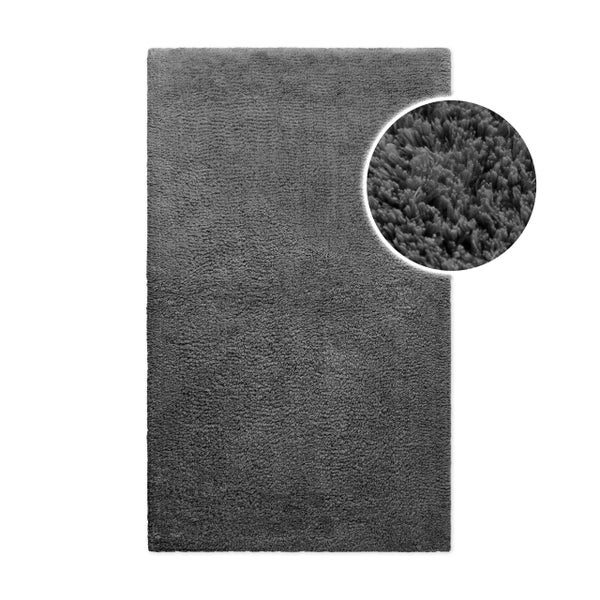 Rechteckiger Badeteppich in Dunkelgrau mit weichem Hochflor und Detailansicht der flauschigen Struktur.