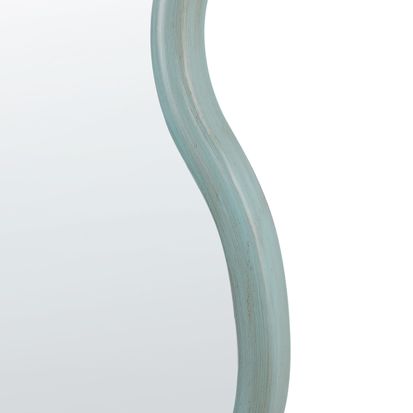 Detailansicht eines geschwungenen Spiegels