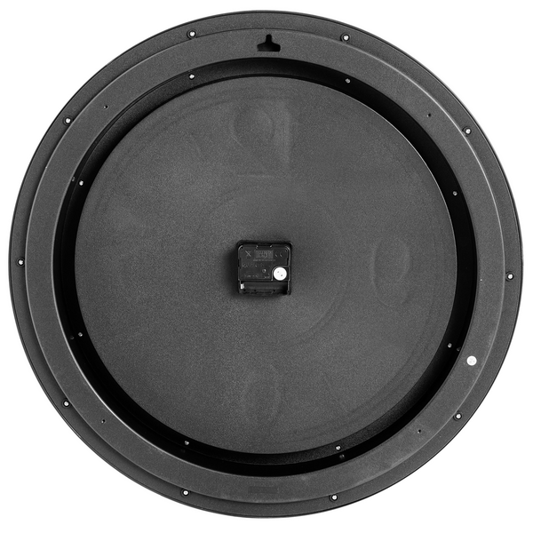 Wohnzimmer-Szene mit Wanduhr, Beistelltisch mit Tasse und Bücherregal