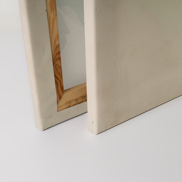 Rückseite zweier Leinwandbilder mit Holzrahmen