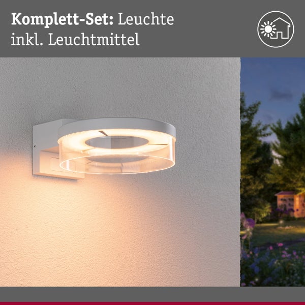 Detailaufnahme einer Außenleuchte mit Bewegungsmelder