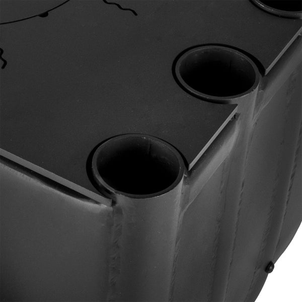 Detailansicht einer schwarzen Schwimmkörper-Boje mit Getränkehaltern