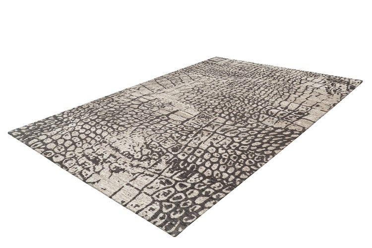Moderner rechteckiger Teppich mit einem Muster in Reptiloptik oder Steinoptik.