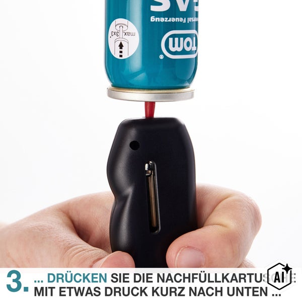 Hand zeigt das Nachfüllen eines Feuerzeugs mit einer Universal Feuerzeuggas Nachfüllkartusche