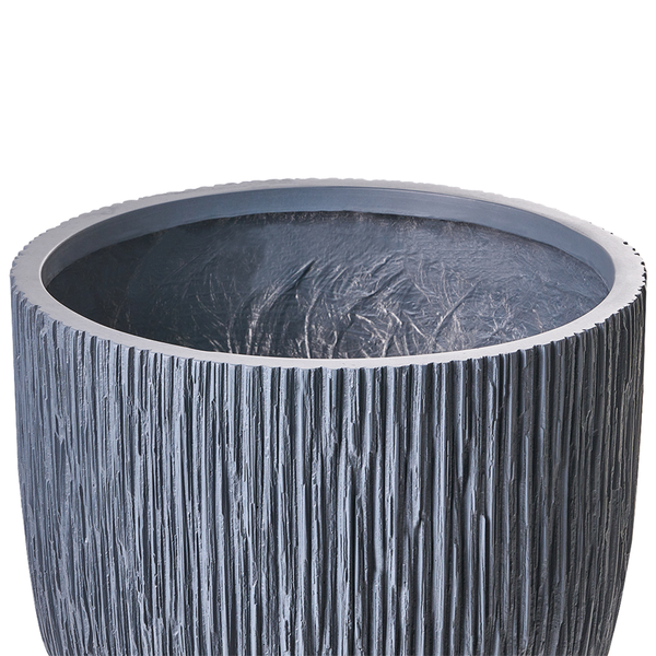 Blumentopf mit gerillter Oberfläche